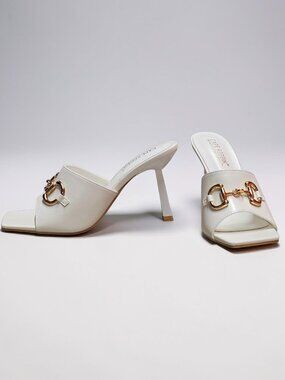 Square Toe White Heeled Mules With Gold Chain Detail - Elegant Slip-On Design Fo